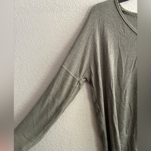 💥Cupio Cozy Green V-Neck Lightweight Long Sleeves Tunic Top M - Picture 4 of 12